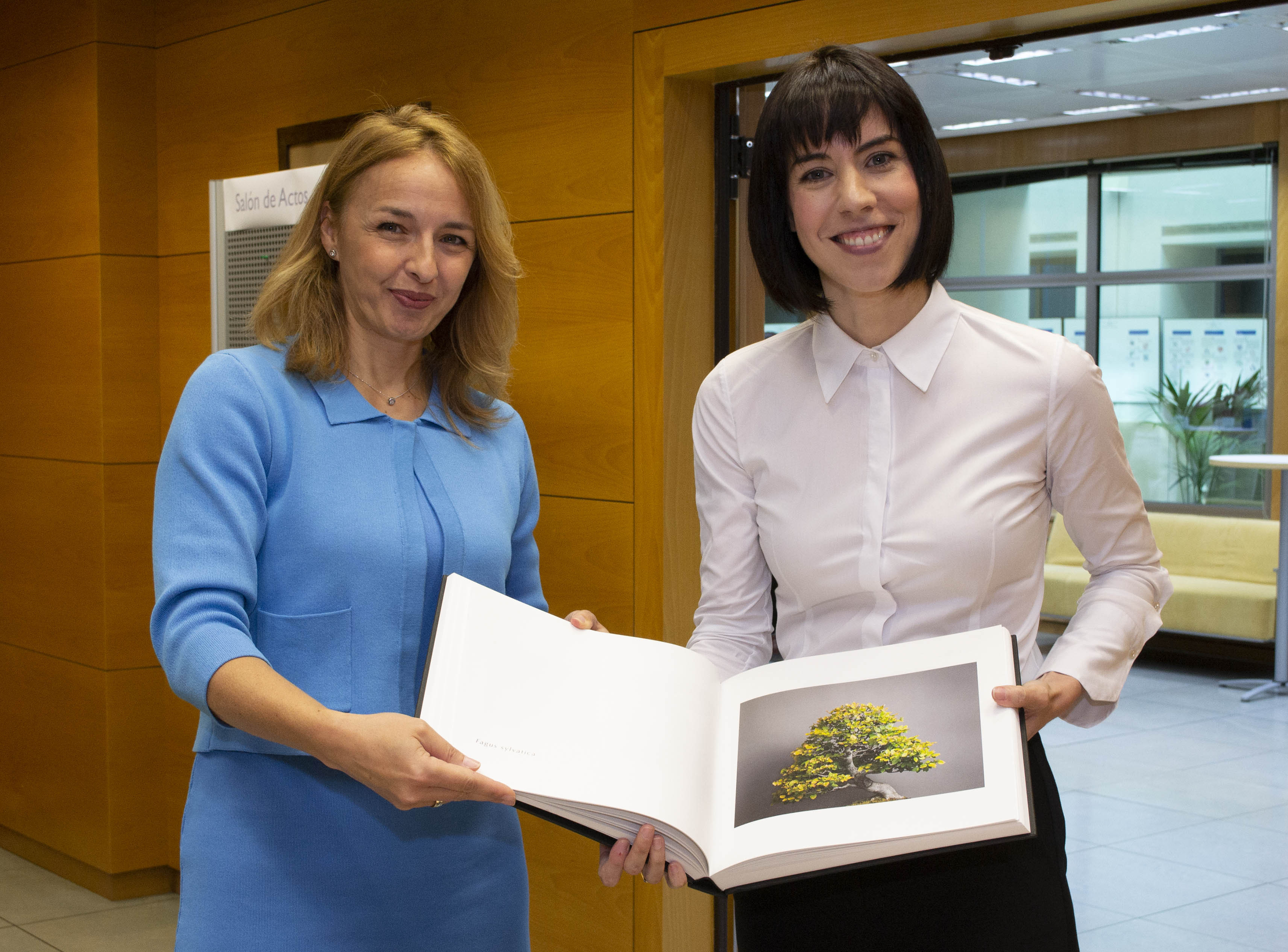 La ministra de Ciencia e Innovación, Diana Morant, visita el Centro de Ciencias Humanas y Sociales del CSIC