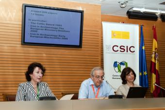 Acto de inauguración del Congreso. De izda. a dcha. Alesandra Giumlia-Mair (Standing Committee), Ignacio Montero (IH, CCHS-CSIC) y Dirce Marzoli (Directora del Inst. Arquelogíco Alemán-Madrid)