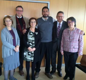 En el centro de la foto, con barba, Jesús Caos, y a su derecha los directores, Matilde Conde Salazar y José Manuel Cañas Reíllo, juntos a varios miembros del tribunal